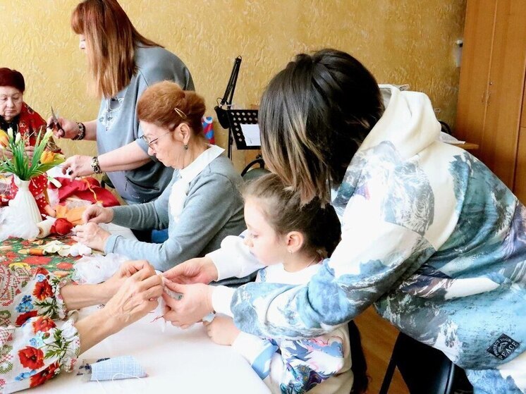 Жительницы Ессентуков сделали кукольные символы Масленицы