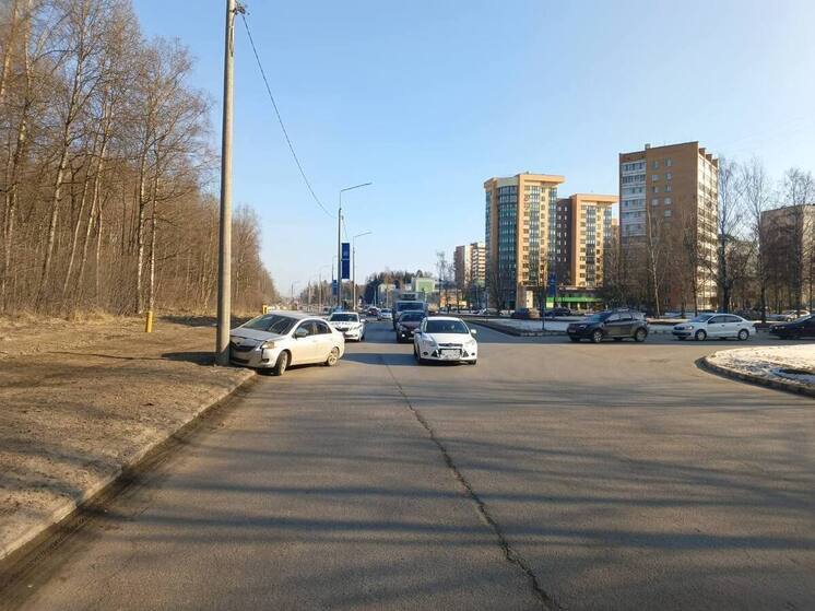 Toyota Yaris снёс опору ЛЭП в Обнинске