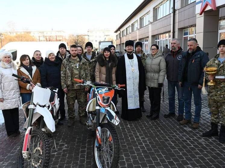 Серпуховичи передали мотоциклы и гуманитарную помощь бойцу СВО