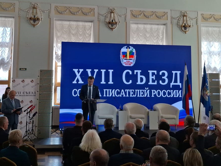 Сергей Кириенко и Мединский выступили на съезде писателей
