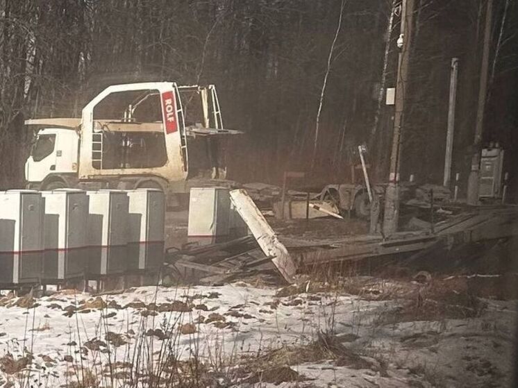 Пассажирский поезд снес фуру на Павелецком направлении МЖД