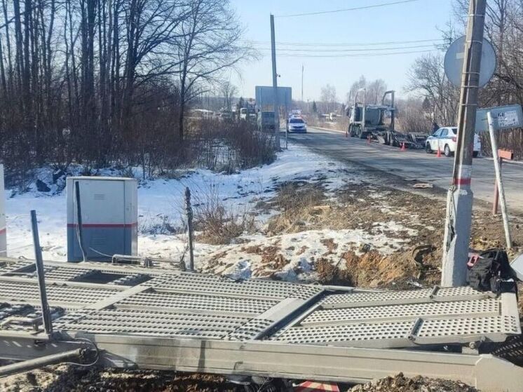 Полиция устанавливает причины столкновения поезда с фурой в Ступино