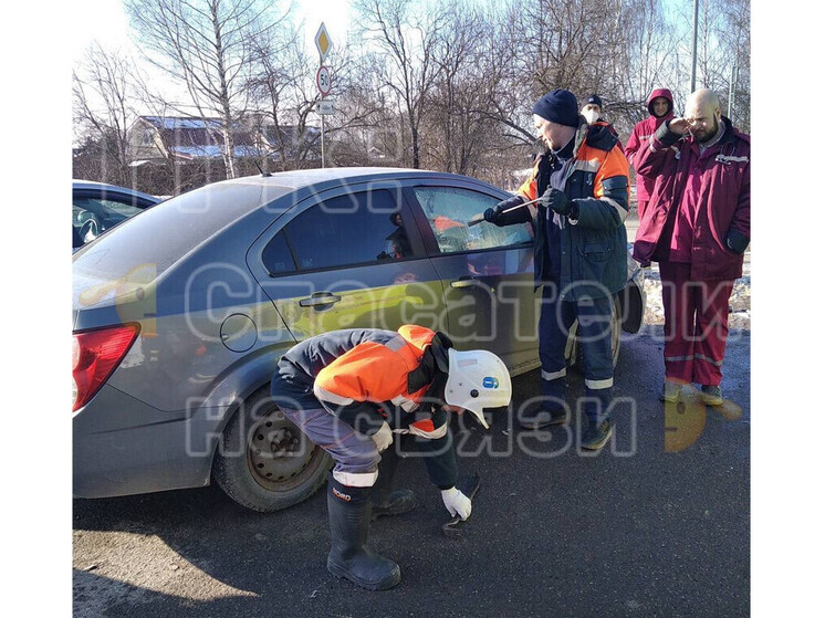 Тело мужчины обнаружили в салоне автомобиля в Вологде