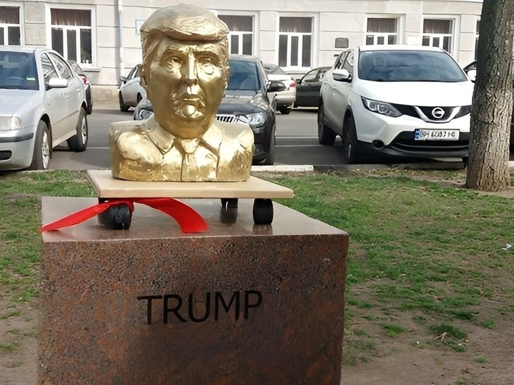 Жители Одессы не оценили шуточную новость о сносе бюста Дональда Трампа