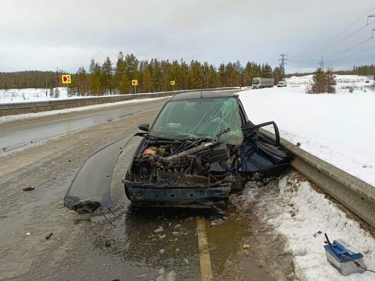 В Полярнозоринском районе Ford выехал на встречку и столкнулся с Volvo