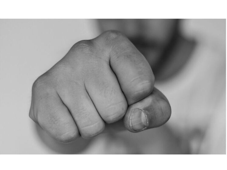 В Смоленских Новосельцах хозяина квартиры чуть не убил собутыльник