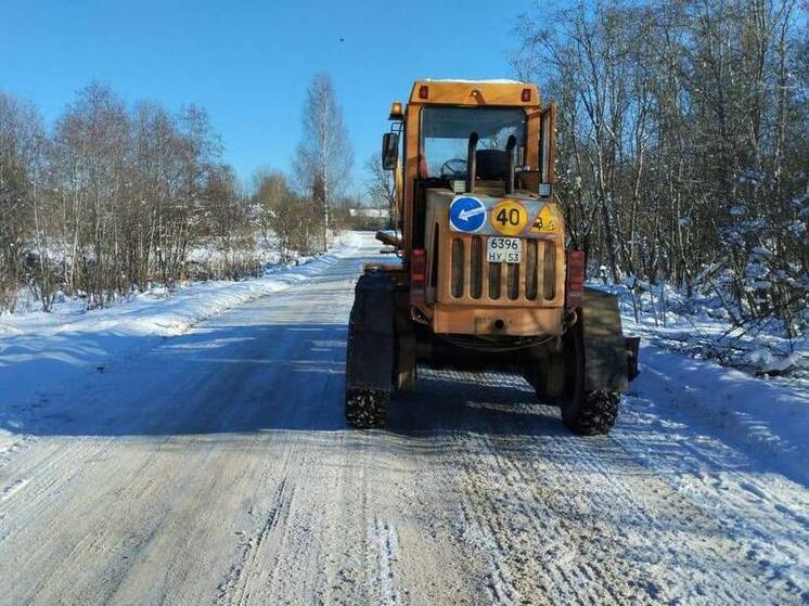 В Новгородской области расчистили полосу отвода от веток и деревьев на 30 км дорог