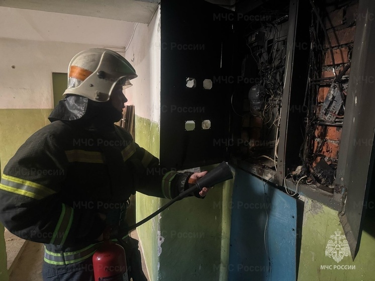 В Калуге тушили электрический щит