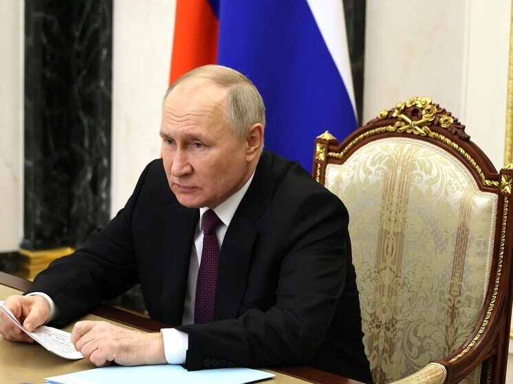 Путин назвал экстремизм одним из видов атак на Россию
