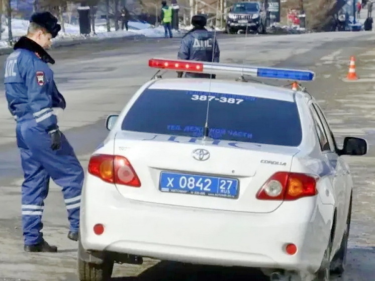 СМИ: пьяный чиновник в Хабаровском крае врезался в машину ДПС
