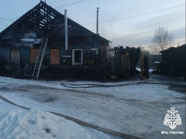 В Судиславле огонь привел в нежилое состояние трехквартирный дом