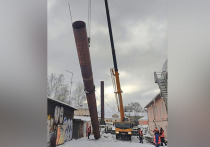 На Торговой стороне Великого Новгорода демонтировали 34-метровую дымовую трубу, которая портила исторический облик города, сообщила пресс-служба ТК «Новгородская»