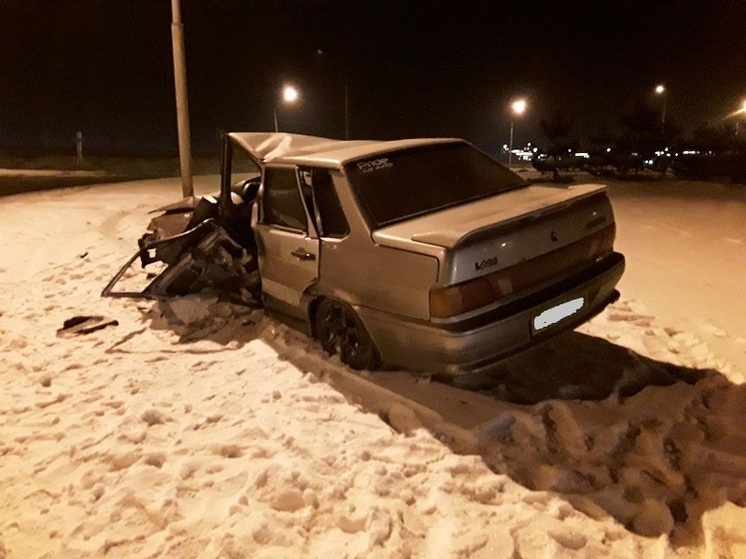 В Белгородском районе 18-летний водитель влетел в опору ЛЭП