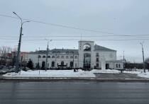 Министерство спорта Новгородской области не рекомендует участникам «Лыжни России», которая пройдет в деревне Шолохово, добираться к месту старта на личных автомобилях: мест для парковки на всех не хватит