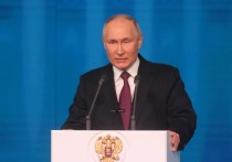 Согласно данным опроса, проведённого ФОМ, восемь из дести (82%) россиян скорее хорошо оценивают работу президента России Владимира Путина