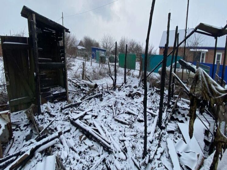 В Ростовской области дотла сгорела деревянная постройка