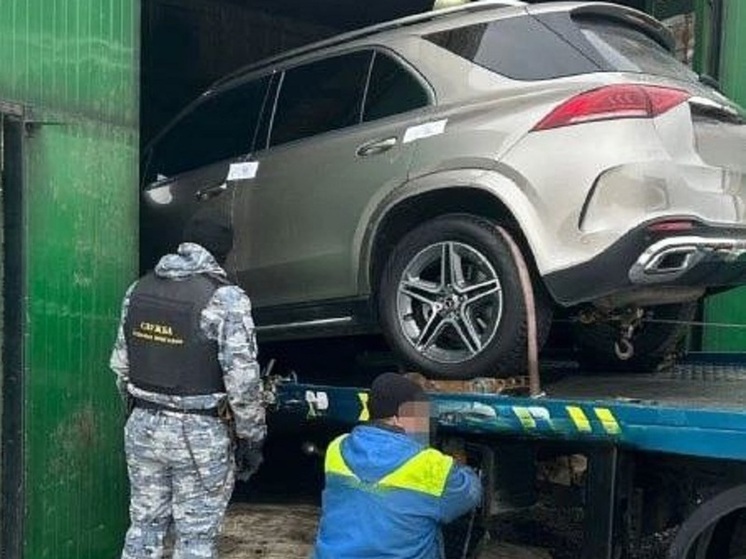 Руководитель строительной фирмы прятал от приставов «Мерседес-Бенц»