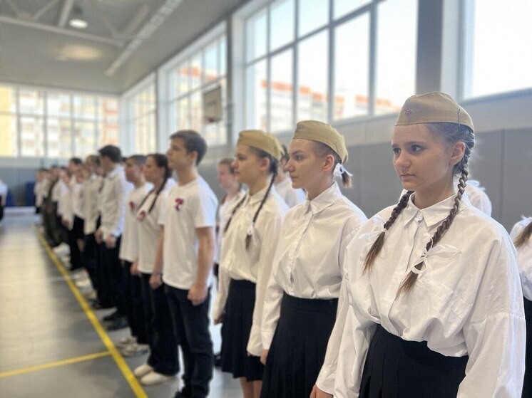 В серпуховской школе состоялся Смотр песни и строя