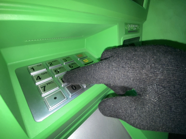 Неизвестный похитил деньги жителя Рославльского района под предлогом продажи автозапчастей по объявлению в соцсетях