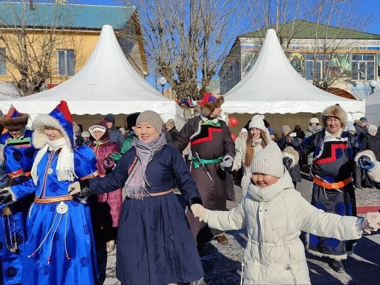 Массовый ёхор станцевали на фестивале в честь Сагаалгана в Забайкалье