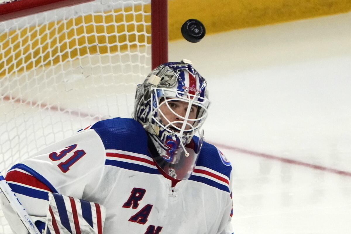 «Рейнджерс» уступили «Торонто», Шестеркин отразил 14 бросков