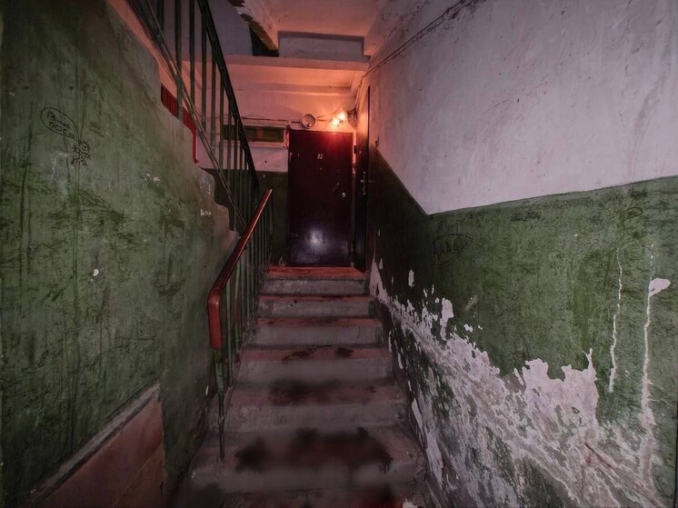 В Донецке мужчина ранил знакомого ножом и вытолкал умирать на лестничную площадку