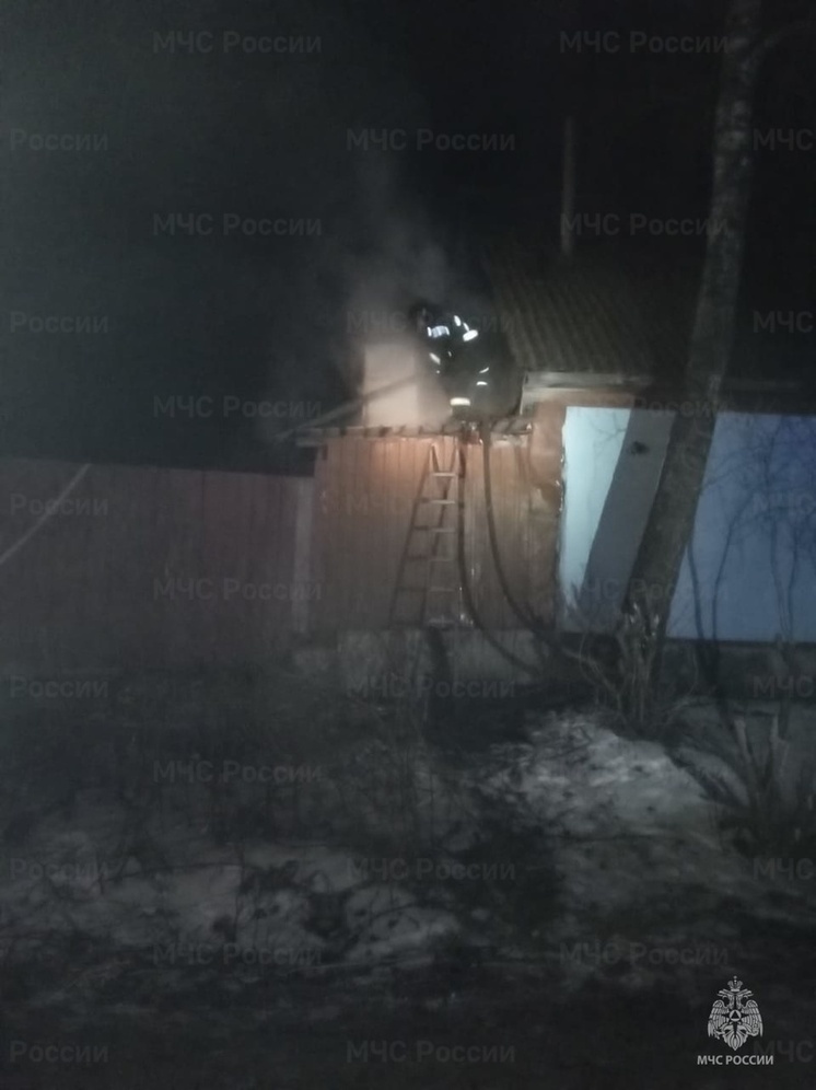 В Сухиничах сгорел жилой дом