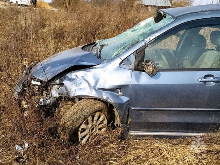 Mazda съехала в кювет под Малоярославцем