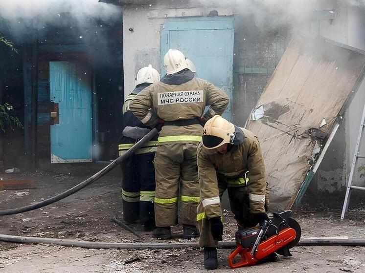 В Воронежской области ликвидировали пожар в надворной постройке