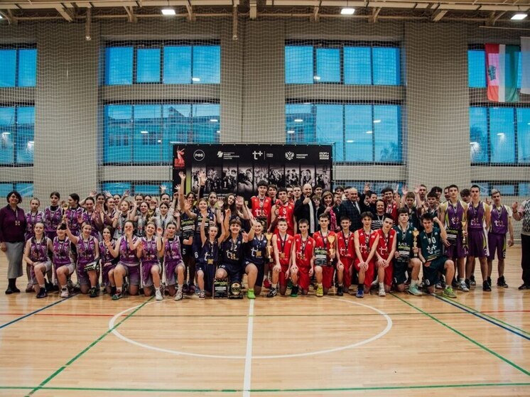 Восемь волейбольных команд борются за лидерство в Калуге