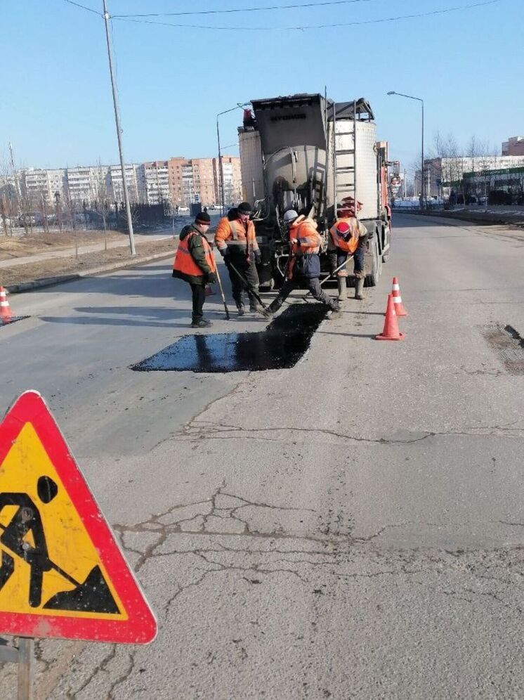 В Калуге продолжаются работы по ямочному ремонту