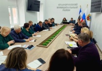 В последний день зимы в администрации Старорусского района прошло заседание комиссии по предупреждению и ликвидации чрезвычайных ситуаций, сообщила глава района Елена Комарова на своей странице ВКонтакте