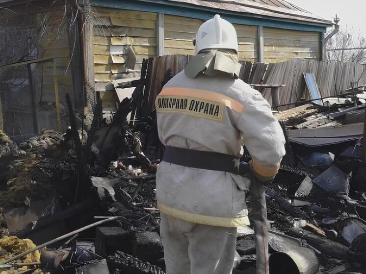 В Россошанском районе ликвидировали пожар в надворной постройке