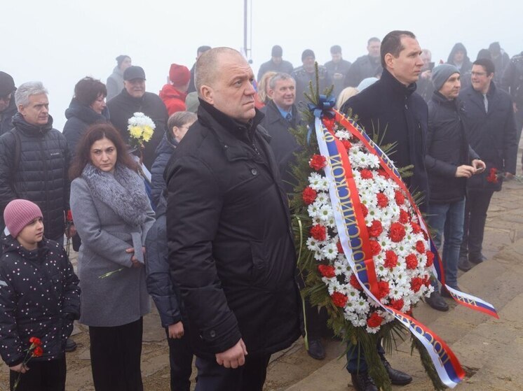 Посол РФ в Болгарии возложила цветы к мемориалу русским солдатам на Шипке