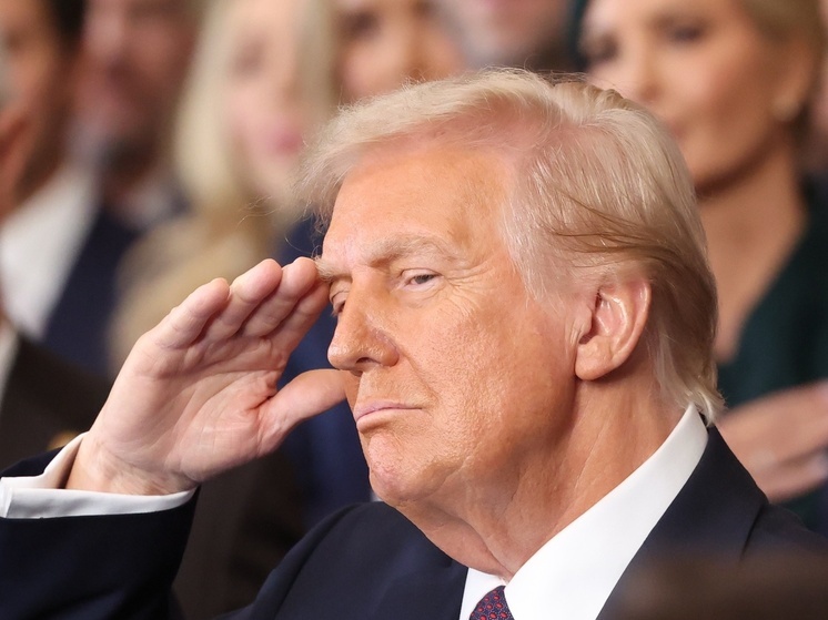 ВВС США направили истребители перехватить летевших над имением Трампа во Флориде