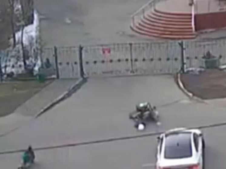 Курьера сбила легковушка в подмосковном Одинцово