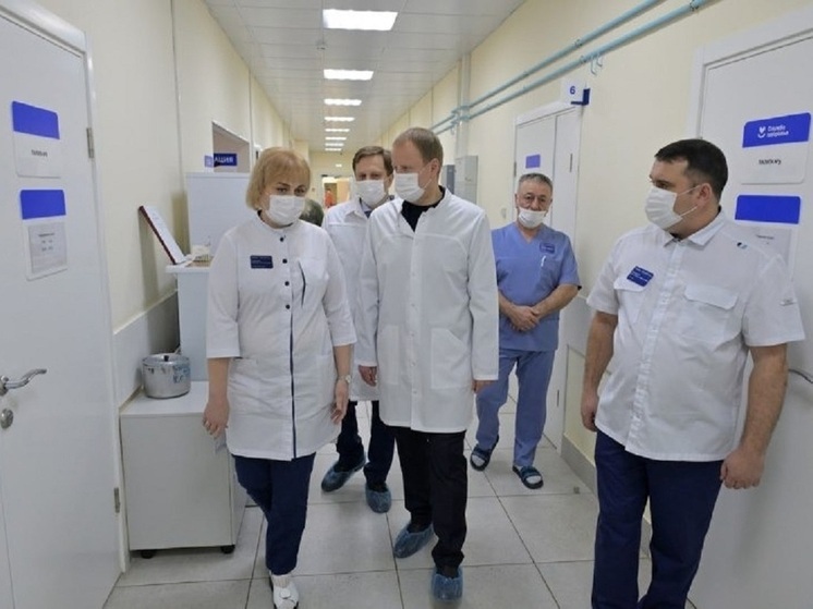 Губернатор посетил поликлинику горбольницы №10 Барнаула
