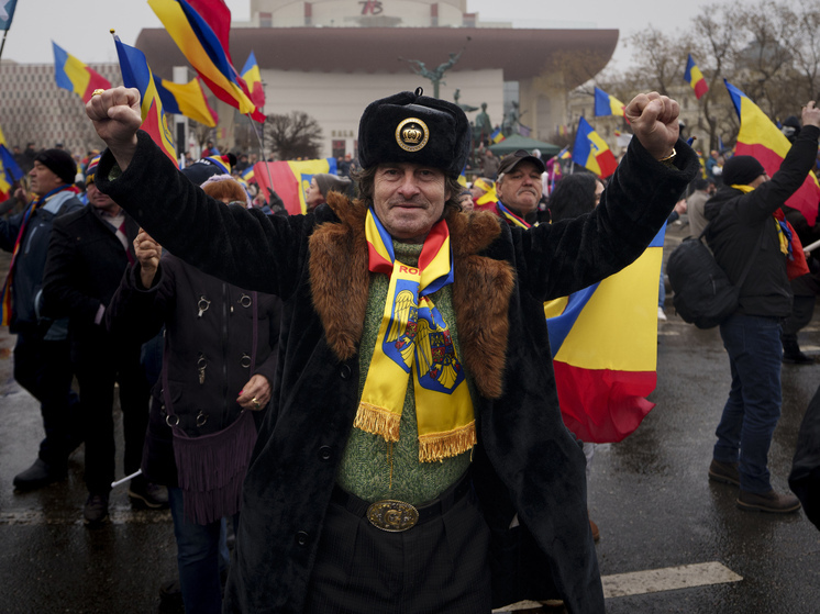 Пушков прокомментировал прошедший в Бухаресте митинг сторонников Джеорджеску