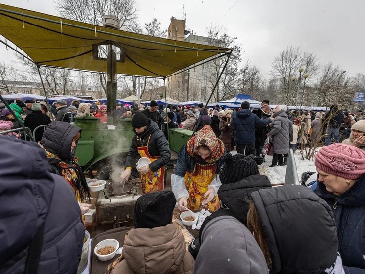Яркие масленичные гуляния прошли на нескольких площадках Смоленска