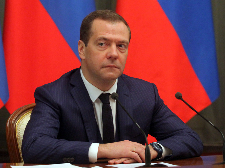 Медведев: саммит в Лондоне был русофобским шабашем в поддержку киевских нацистов