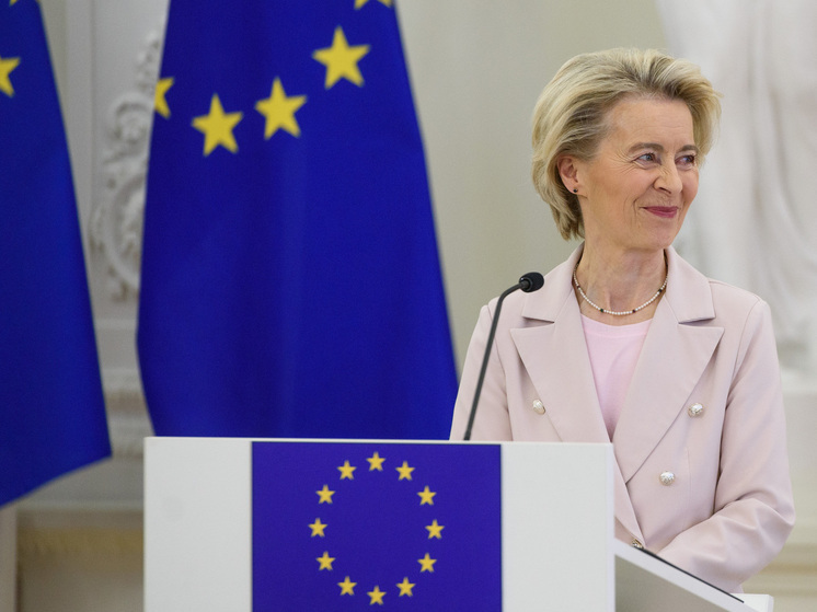 Politico: фон дер Ляен может воспользоваться кризисом для укрепления позиций ЕК