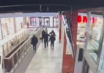 Появились новые обстоятельства, дополняющие портрет 24-летнего Данила – молодого офицера, который воскресным вечером открыл стрельбу из травматического оружия по охранникам торгового центра «Красный кит» в Мытищах