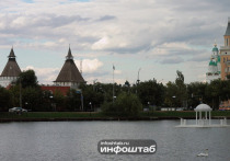 Заместитель начальника регионального управления Росгвардии полковник Евгений Шевченко и ветераны ведомства вручили ученикам удостоверения, а классному руководителю — свидетельство о присвоении почётного имени.