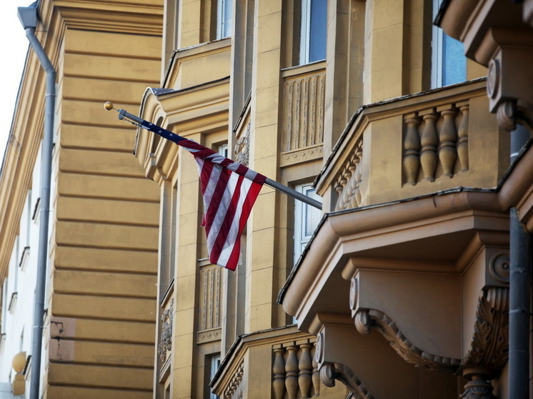 Reuters: администрация Трампа обсуждает смягчение санкций против России