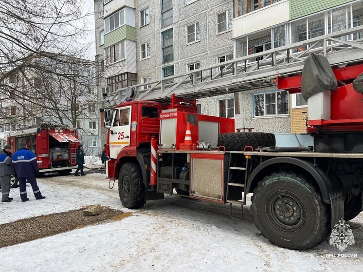 В Новомосковске спасли человека из горящей многоэтажки