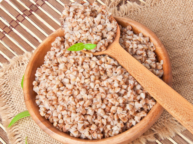 Диетолог объяснила, кому опасно увлекаться гречкой