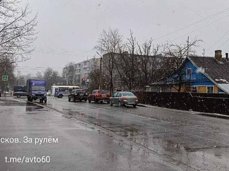 В Пскове запретят парковку на улице Петровской