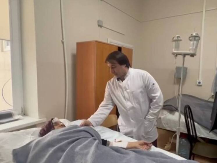 Махачкалинка получила черепно-мозговую травму от падения льда с крыши