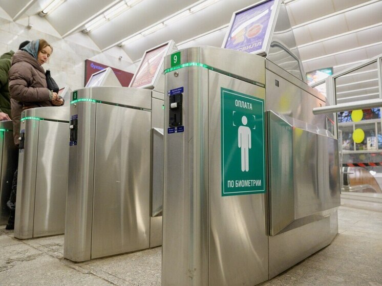 Глаза и губы петербуржцев «пропустят» их в метро на «Площади Восстания»