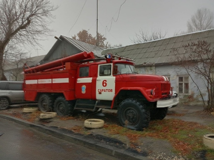 Саратовские пожарные тушили девять пожаров за сутки